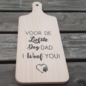 perfect cadeau voor hondenliefhebbers: borrelplank "voor de liefste hondenpapa" (kopie)