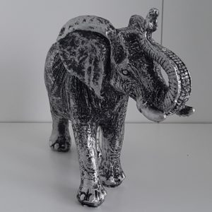 beeldje olifant in zilverkleur 12 cm hoog